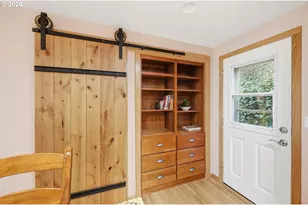 1996 Kimberly Dr, Eugene, OR 97405 - Photo 14