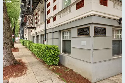 1811 NW Couch St #302, Portland, OR 97209 - Photo 4