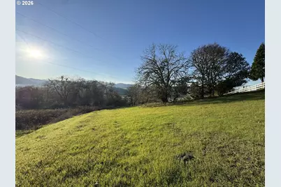 1192 W Harris Hills Dr, Roseburg, OR 97471 - Photo 8