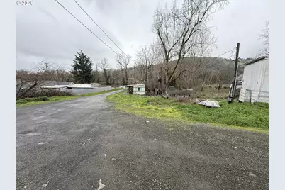 1713 SE Mill St, Roseburg, OR 97470 - Photo 6