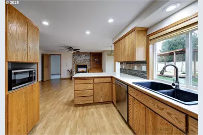 3012 SE 157th Ave, Portland, OR 97236 - Photo 6