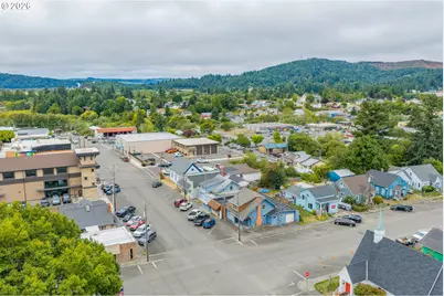 190 E 3rd St, Coquille, OR 97423 - Photo 8