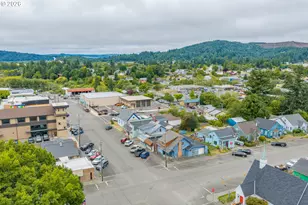 190 E 3rd St, Coquille, OR 97423 - Photo 8