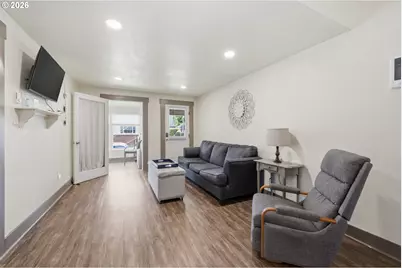 327 6th St, Springfield, OR 97477 - Photo 16
