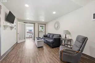 327 6th St, Springfield, OR 97477 - Photo 16