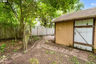 419 Wilkie St, Eugene, OR 97402 - Photo 14