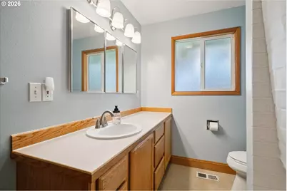 13721 SE Harrison Ct, Portland, OR 97233 - Photo 24