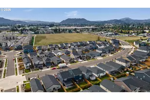 2766 V St, Springfield, OR 97477 - Photo 42