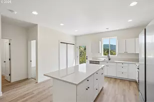 2411 Sunrise St, Kelso, WA 98626 - Photo 14
