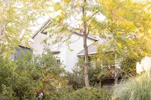 9436 SW Wood Pkwy, Portland, OR 97219 - Photo 2