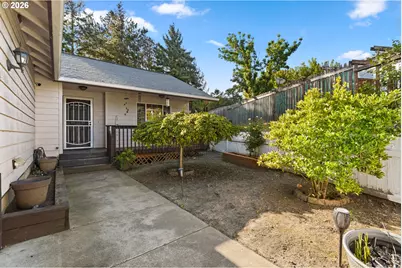 356 Dark Horse St, Roseburg, OR 97471 - Photo 4