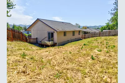 356 Dark Horse St, Roseburg, OR 97471 - Photo 36