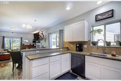 33940 SE Erika Ct, Scappoose, OR 97056 - Photo 8