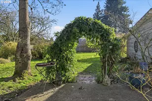 200 Irving Rd, Eugene, OR 97404 - Photo 40