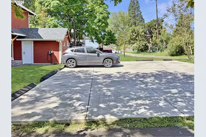 608 4th St, Springfield, OR 97477 - Photo 30