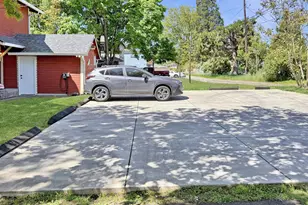 608 4th St, Springfield, OR 97477 - Photo 30