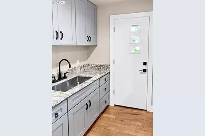 608 4th St, Springfield, OR 97477 - Photo 6