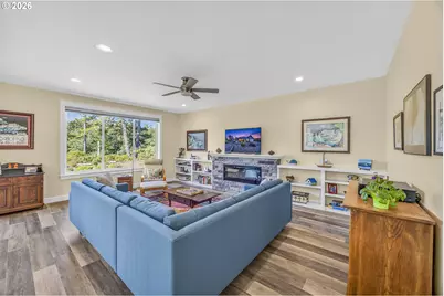 88084 Lake Point Dr, Florence, OR 97439 - Photo 6