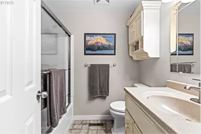 738 E Second Ave, Sutherlin, OR 97479 - Photo 24