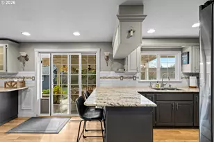 738 E 2nd Ave, Sutherlin, OR 97479 - Photo 6