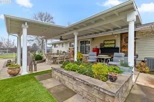 738 E 2nd Ave, Sutherlin, OR 97479 - Photo 32