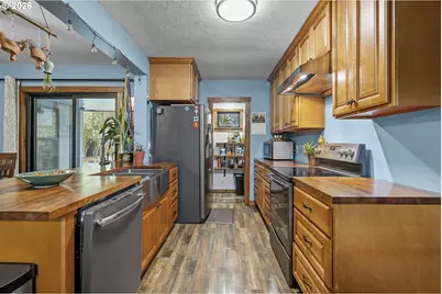 320 S 11th St, Lebanon, OR 97355 - Photo 16