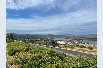 3564 E 2nd St #31, The Dalles, OR 97058 - Photo 2