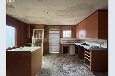 1109 4th St, Springfield, OR 97477 - Photo 6