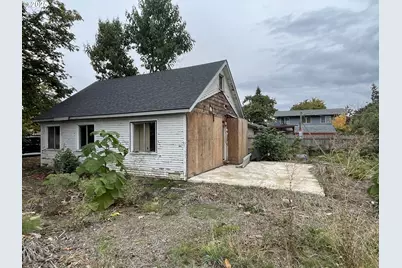 1109 4th St, Springfield, OR 97477 - Photo 2