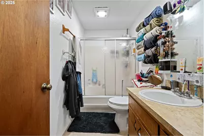 1194 R St, Springfield, OR 97477 - Photo 12