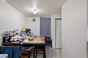 1194 R St, Springfield, OR 97477 - Photo 6