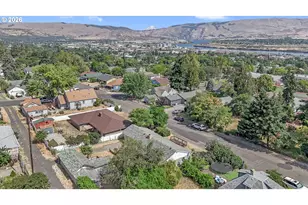 214 E 13th St, The Dalles, OR 97058 - Photo 4