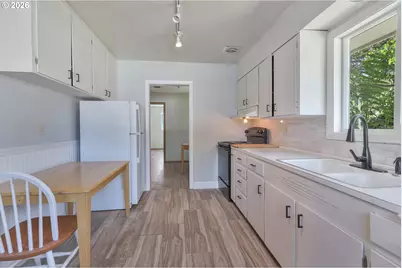 214 E 13th St, The Dalles, OR 97058 - Photo 14