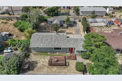 214 E 13th St, The Dalles, OR 97058 - Photo 2