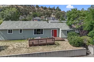214 E 13th St, The Dalles, OR 97058 - Photo 6