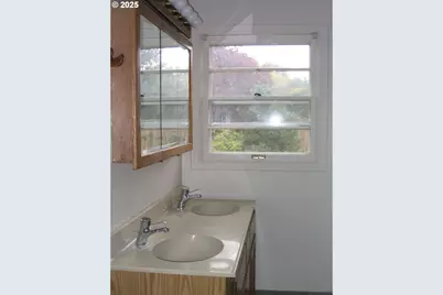 3636 SE 74th Ave, Portland, OR 97206 - Photo 6