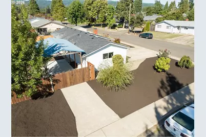 2302 Grovedale Dr, Springfield, OR 97477 - Photo 32