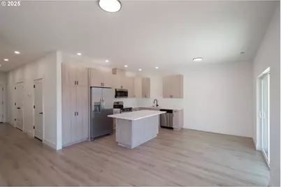 1554 1588 Barn St, Woodburn, OR 97071 - Photo 6