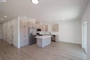 1554 1588 Barn St, Woodburn, OR 97071 - Photo 6