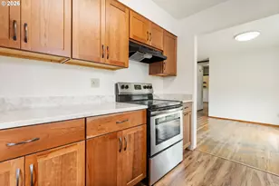 910 SE 214th Ave, Gresham, OR 97030 - Photo 14