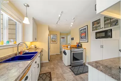 580 S Columbia St, Seaside, OR 97138 - Photo 12