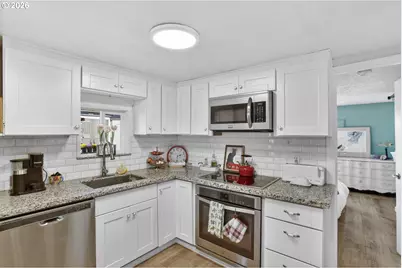 1817 N Jantzen Ave, Portland, OR 97217 - Photo 12