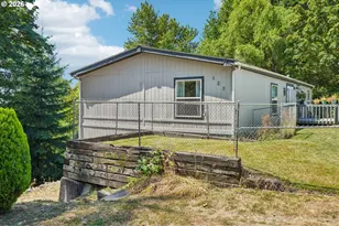 127 Pioneer Ave NE, Castle Rock, WA 98611 - Photo 2
