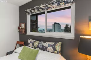 2393 SW Park Pl, Portland, OR 97205 - Photo 18