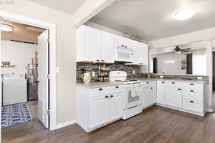 1669 Hayes St, North Bend, OR 97459 - Photo 2