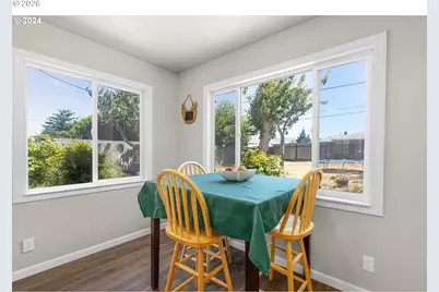 1669 Hayes St, North Bend, OR 97459 - Photo 4