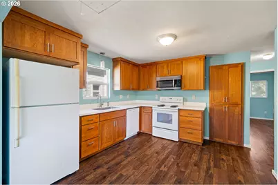 628 G St, Springfield, OR 97477 - Photo 10