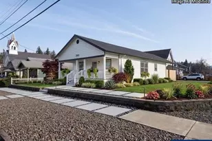 302 Jersey St, Silverton, OR 97381 - Photo 2