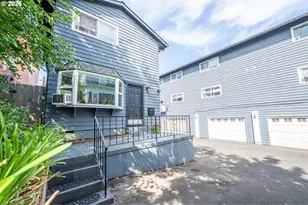 2136 SE Hawthorne Blvd, Portland, OR 97214 - Photo 2