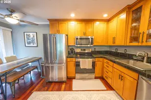2136 SE Hawthorne Blvd, Portland, OR 97214 - Photo 10